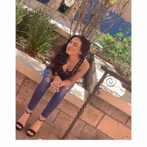 Meet your Posher, Anahi